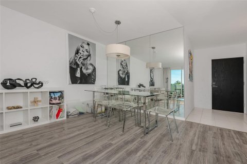 Condo in Miami Beach, Florida, 1 bedroom № 2087605 - photo 8