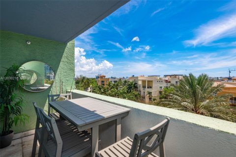Condo in Miami Beach, Florida, 1 bedroom № 2087605 - photo 23
