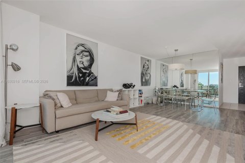 Condo in Miami Beach, Florida, 1 bedroom № 2087605 - photo 6