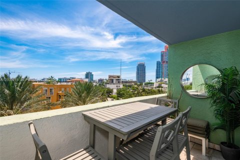 Condo in Miami Beach, Florida, 1 bedroom № 2087605 - photo 22