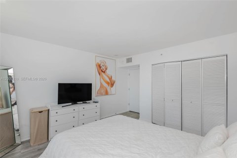 Condo in Miami Beach, Florida, 1 bedroom № 2087605 - photo 19