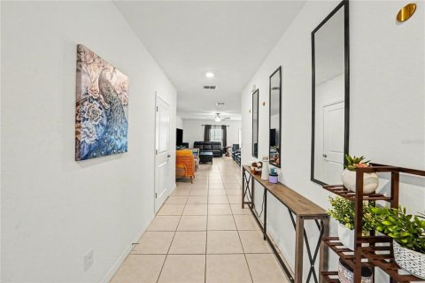 Casa en venta en Zephyrhills, Florida, 5 dormitorios, 205.96 m2 № 2383333 - foto 4