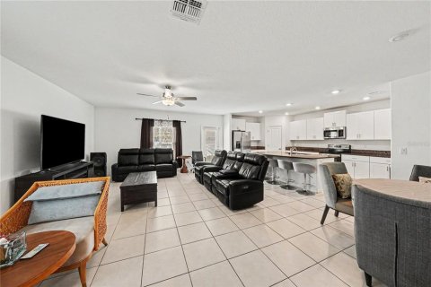 Casa en venta en Zephyrhills, Florida, 5 dormitorios, 205.96 m2 № 2383333 - foto 8
