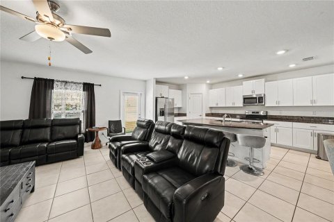 Casa en venta en Zephyrhills, Florida, 5 dormitorios, 205.96 m2 № 2383333 - foto 9