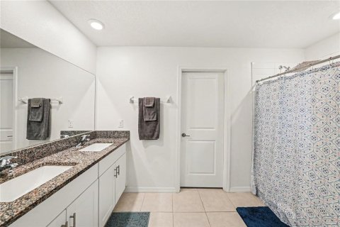Casa en venta en Zephyrhills, Florida, 5 dormitorios, 205.96 m2 № 2383333 - foto 18