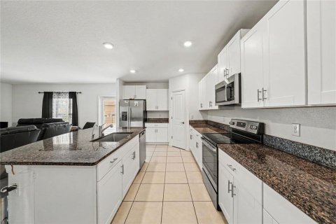 Casa en venta en Zephyrhills, Florida, 5 dormitorios, 205.96 m2 № 2383333 - foto 12