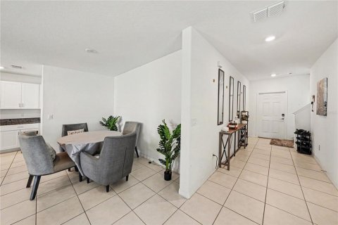Casa en venta en Zephyrhills, Florida, 5 dormitorios, 205.96 m2 № 2383333 - foto 11