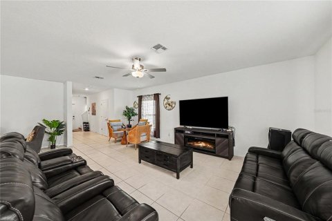 Casa en venta en Zephyrhills, Florida, 5 dormitorios, 205.96 m2 № 2383333 - foto 10