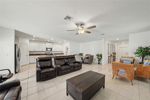 Casa en venta en Zephyrhills, Florida, 5 dormitorios, 205.96 m2 № 2383333 - foto 7