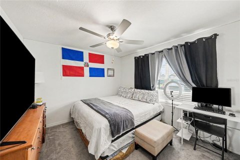 Casa en venta en Zephyrhills, Florida, 5 dormitorios, 205.96 m2 № 2383333 - foto 19