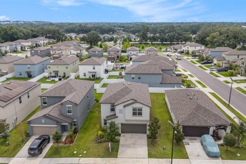 Casa en venta en Zephyrhills, Florida, 5 dormitorios, 205.96 m2 № 2383333 - foto 3