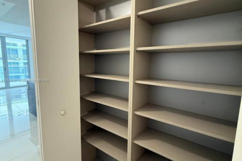 Condo in Miami, Florida, 1 bedroom  № 1857179 - photo 3