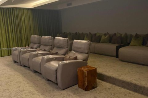 Condo in Miami, Florida, 1 bedroom  № 1857179 - photo 24