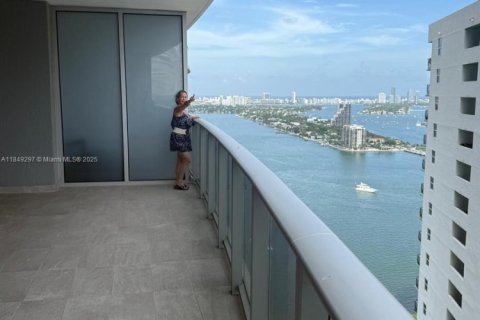 Condo in Miami, Florida, 1 bedroom  № 1857179 - photo 1