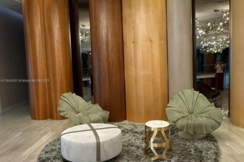 Condo in Miami, Florida, 1 bedroom  № 1857179 - photo 26