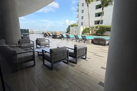 Condo in Miami, Florida, 1 bedroom  № 1857179 - photo 11