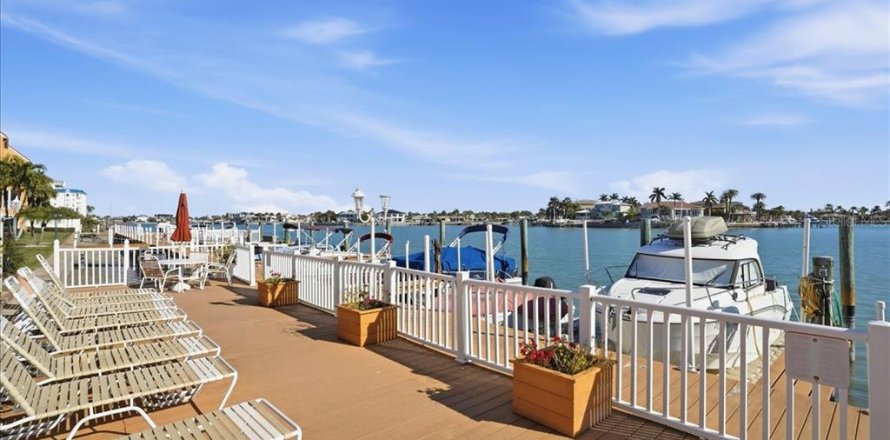 Condominio en Saint Pete Beach, Florida, 1 dormitorio  № 2139029