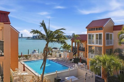 Condominio en venta en Saint Pete Beach, Florida, 1 dormitorio, 59.92 m2 № 2139029 - foto 17