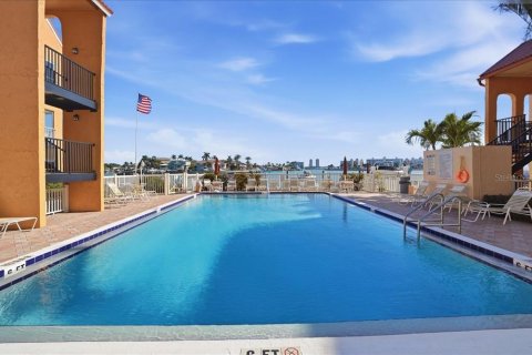 Condominio en venta en Saint Pete Beach, Florida, 1 dormitorio, 59.92 m2 № 2139029 - foto 19