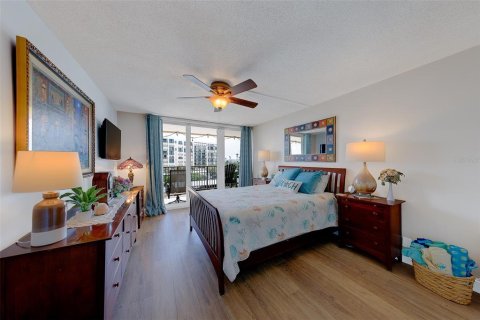 Condo in Clearwater, Florida, 2 bedrooms № 2211434 - photo 18