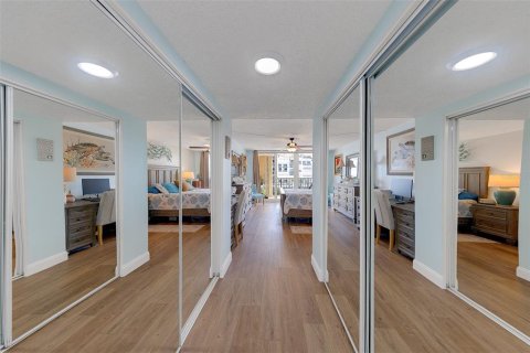 Condo in Clearwater, Florida, 2 bedrooms № 2211434 - photo 15