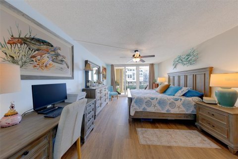 Condo in Clearwater, Florida, 2 bedrooms № 2211434 - photo 13