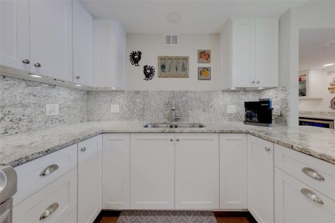 Condo in Clearwater, Florida, 2 bedrooms № 2211434 - photo 3
