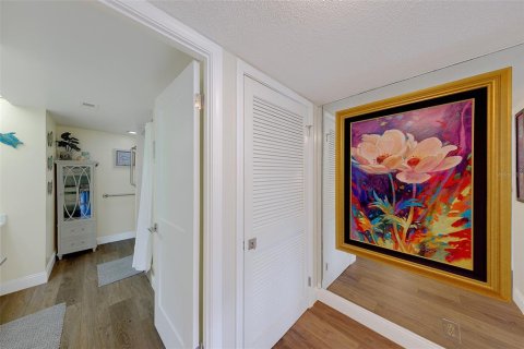 Condo in Clearwater, Florida, 2 bedrooms № 2211434 - photo 23
