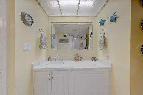 Condo in Clearwater, Florida, 2 bedrooms № 2211434 - photo 20