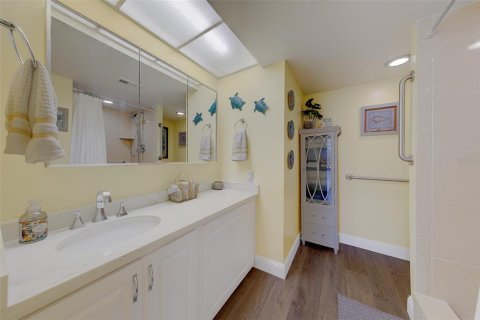 Condo in Clearwater, Florida, 2 bedrooms № 2211434 - photo 19
