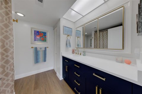 Condo in Clearwater, Florida, 2 bedrooms № 2211434 - photo 16
