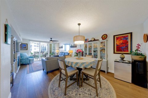 Condo in Clearwater, Florida, 2 bedrooms № 2211434 - photo 9