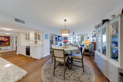 Condo in Clearwater, Florida, 2 bedrooms № 2211434 - photo 7