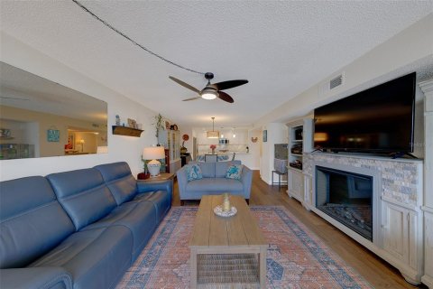 Condo in Clearwater, Florida, 2 bedrooms № 2211434 - photo 12