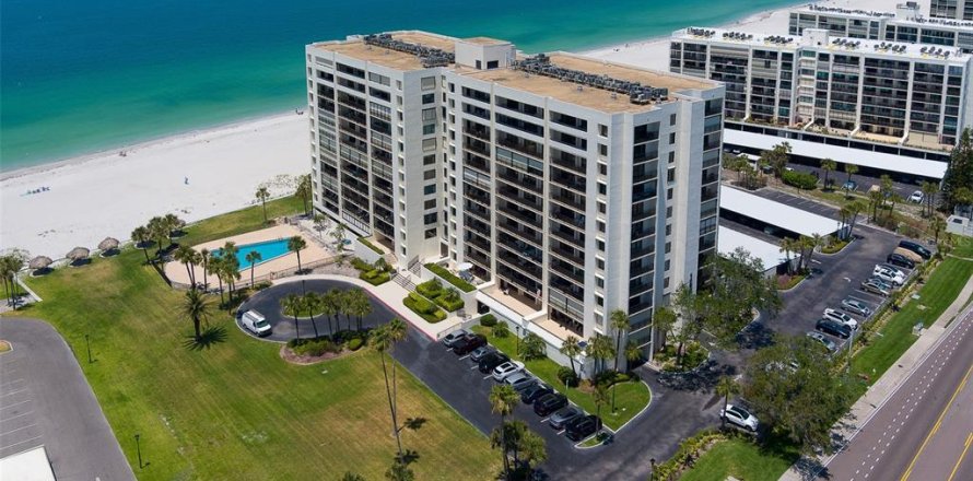 Condo in Clearwater, Florida, 2 bedrooms № 2211434