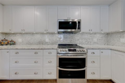 Condo in Clearwater, Florida, 2 bedrooms № 2211434 - photo 4