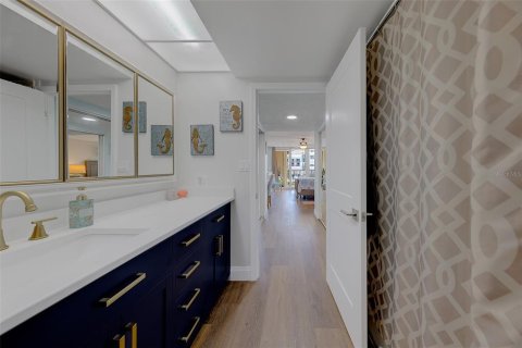 Condo in Clearwater, Florida, 2 bedrooms № 2211434 - photo 17