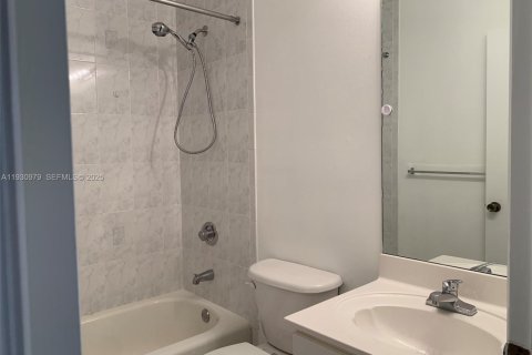 Adosado en alquiler en Miami, Florida, 3 dormitorios, 158.31 m2 № 1989743 - foto 22