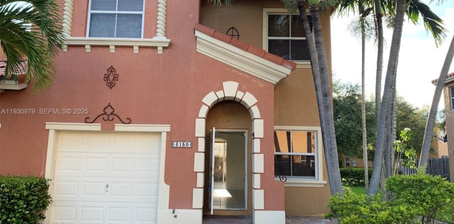 Adosado en Miami, Florida 3 dormitorios, 158.31 m2 № 1989743