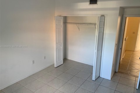 Adosado en alquiler en Miami, Florida, 3 dormitorios, 158.31 m2 № 1989743 - foto 18