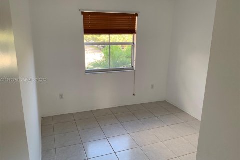 Adosado en alquiler en Miami, Florida, 3 dormitorios, 158.31 m2 № 1989743 - foto 17