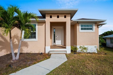 House in Rotonda, Florida 3 bedrooms, 150.04 sq.m. № 2134999 - photo 8