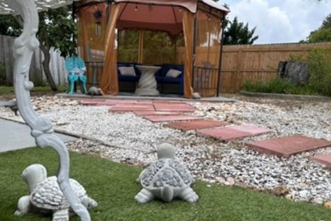 Снять в аренду виллу или дом в Сент-Питерсберг, Флорида 4 комнаты, 80.82м2, № 1813530 - фото 4