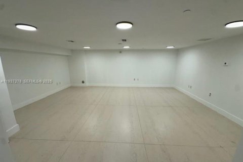 Immobilier commercial à vendre à Miami, Floride № 1986226 - photo 8