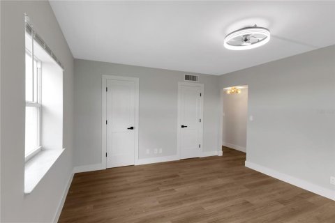 Condo in Saint Pete Beach, Florida, 2 bedrooms  № 1879298 - photo 11