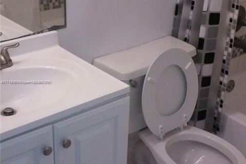 Condominio en venta en Oakland Park, Florida, 2 dormitorios, 94.76 m2 № 1934767 - foto 8