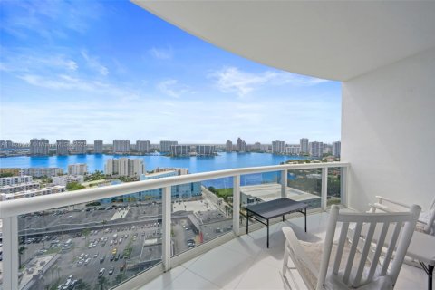 Condo in Sunny Isles Beach, Florida, 2 bedrooms  № 1839397 - photo 3