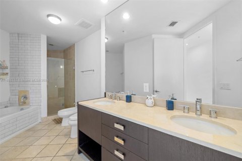 Condo in Sunny Isles Beach, Florida, 2 bedrooms  № 1839397 - photo 10