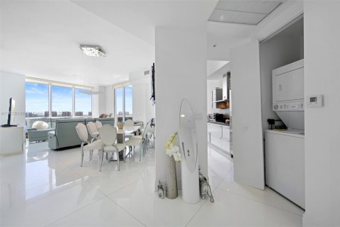 Condo in Sunny Isles Beach, Florida, 2 bedrooms  № 1839397 - photo 13
