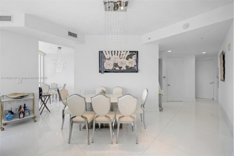 Condo in Sunny Isles Beach, Florida, 2 bedrooms  № 1839397 - photo 12